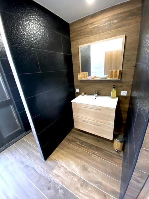 Appartement Cocooning Entierement Renove Les Angles  Extérieur photo